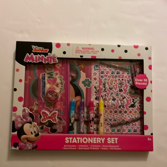 Minnie Mouse  set: markers, crayons, sharpener, pouch, eraser, stickers, sheets - Picture 8 of 17